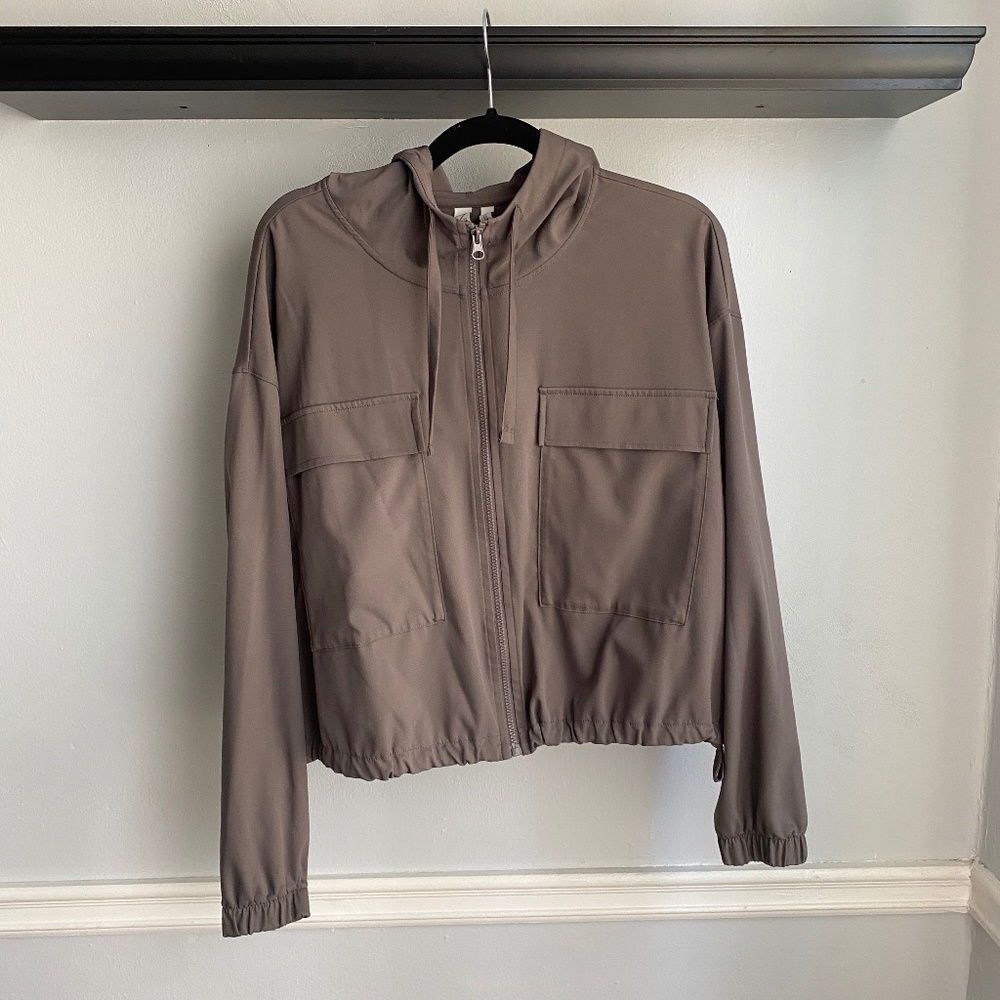 Zella Gray Lightweight Jacket. Zip Up Athletic Outerwear. Women's Size Medium.
